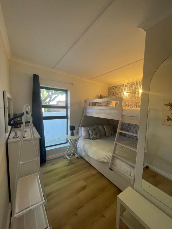Adorable 2 Bedroom Cottage With Spacious Veranda Hermanus Exterior photo