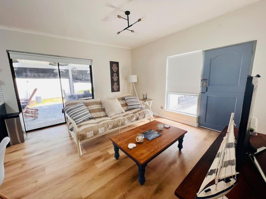 Adorable 2 Bedroom Cottage With Spacious Veranda Hermanus Exterior photo