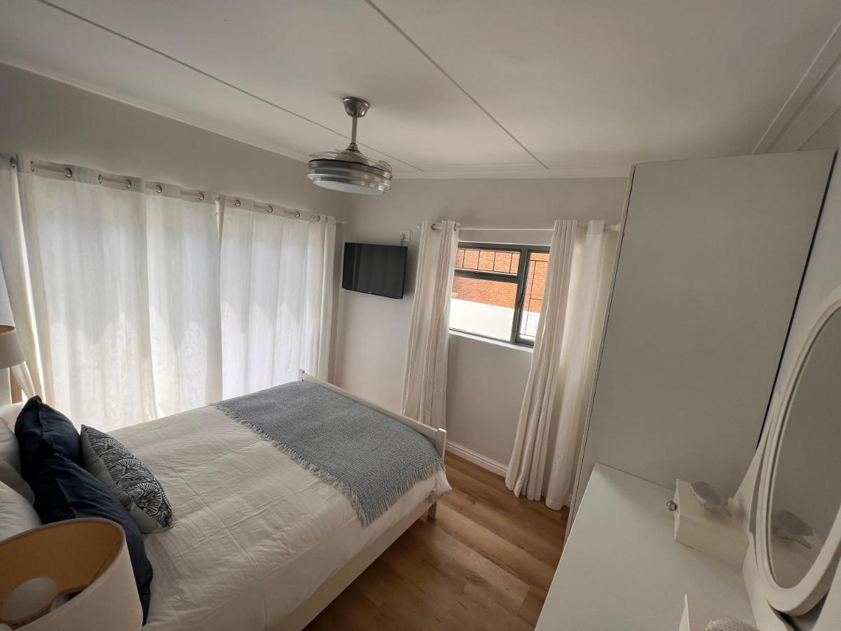 Adorable 2 Bedroom Cottage With Spacious Veranda Hermanus Exterior photo
